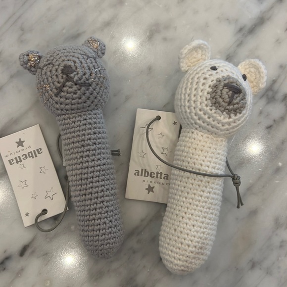New Albetta Crocheted Hand Rattle Grey Cat or White Dog Toy - Picture 1 of 3